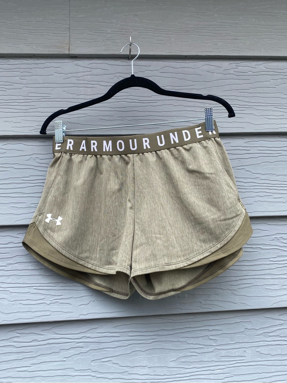 Under Armour Women's green Elastic-Waist Athletic Shorts